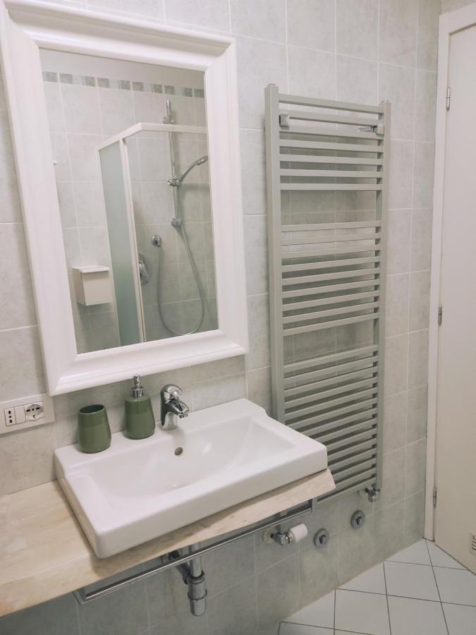 Отель Bed In Bo Saragozza Болонья Экстерьер фото