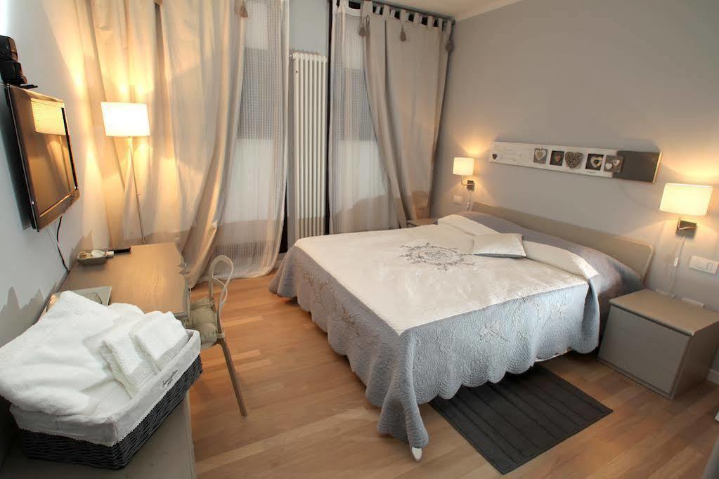 Отель Bed In Bo Saragozza Болонья Экстерьер фото